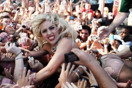 Голая Lady Gaga