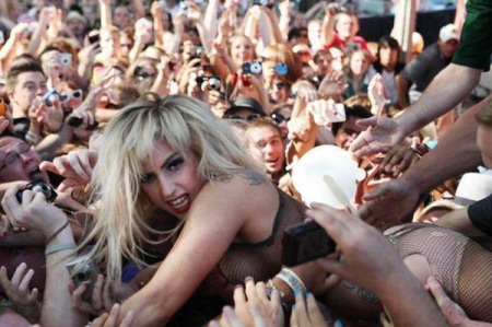 Голая Lady Gaga