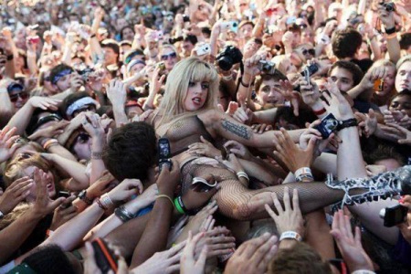 Голая Lady Gaga
