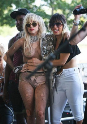 Голая Lady Gaga