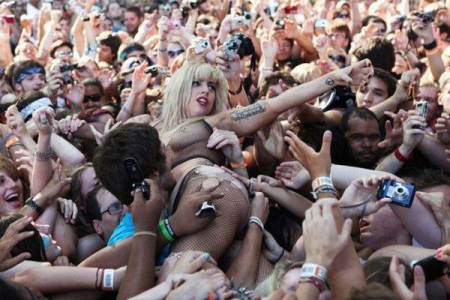 Голая Lady Gaga